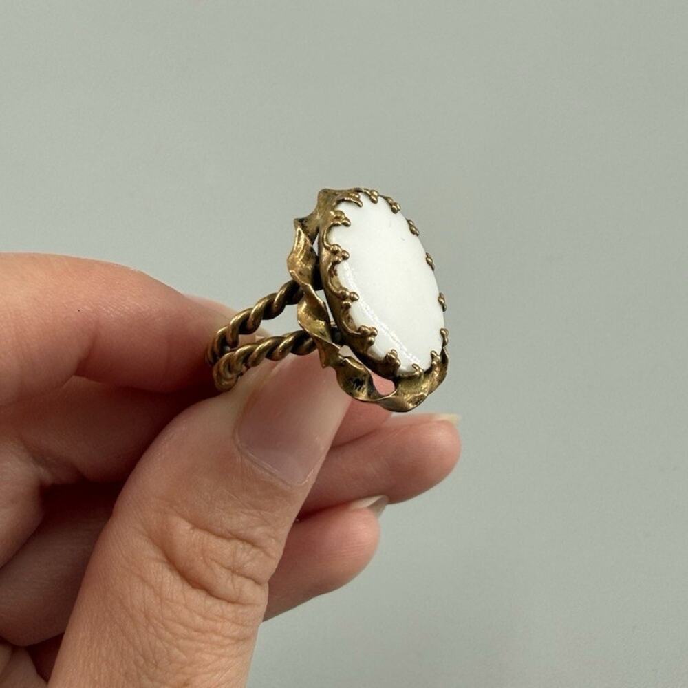 Vintage West Germany White Glass Cabochon Ring Twisted Rope Band Victorian Ring